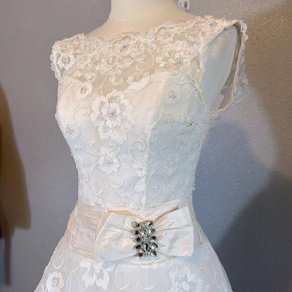 Justin Alexander 8555 tea length embroidered wedding dress size 4 in ivory/nat - Picture 3 of 16
